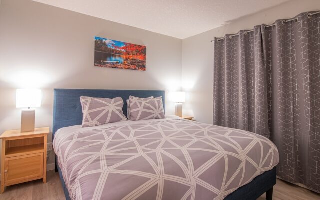 Mountain View 2 Bedroom Condo-Top Floor