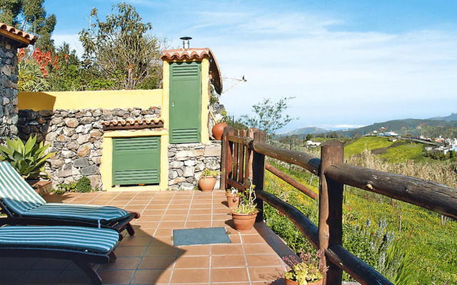 Apartment in Moya with terrace