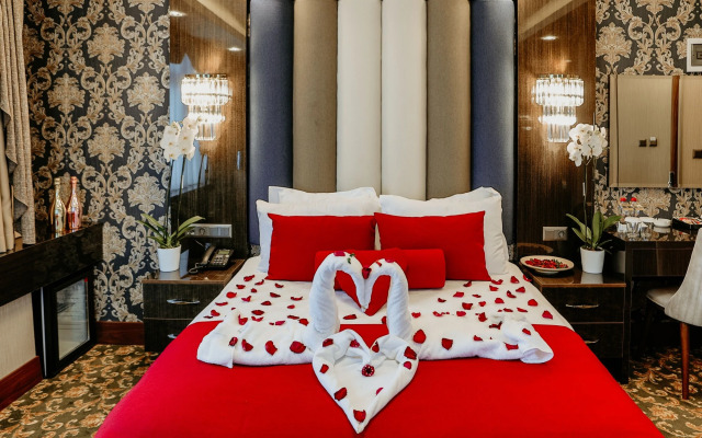 Grand Lark Otel