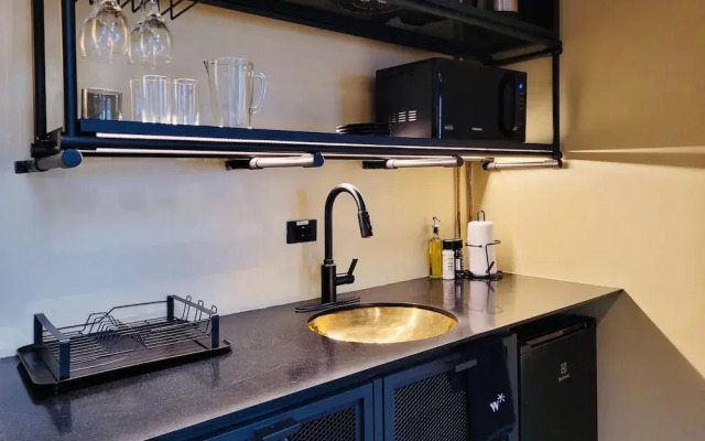 6BR Designer Retreat With Jacuzzi Near Provenza