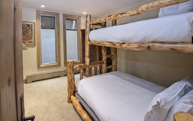 Village Center Condo 1F