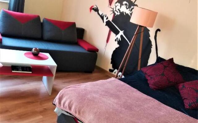 Jugoslowianska "Banksy" Apartment