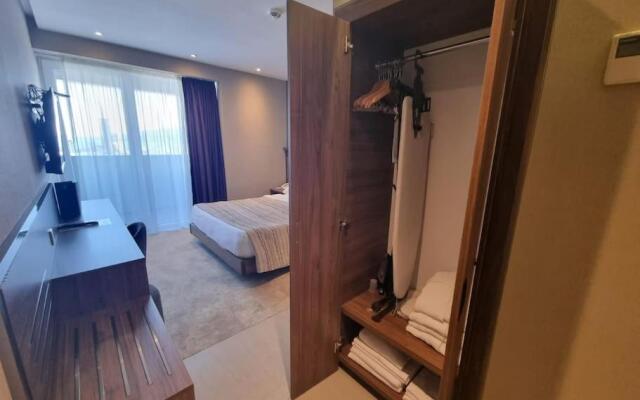 Leo Group BEST STUDIO 2509 Alliance Palace