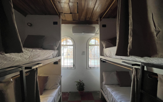 Club 27  Hostal Cafe & Spa