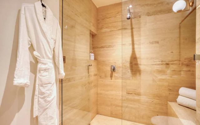 Group Apt #13 #16, no View, 3br, 12 pax