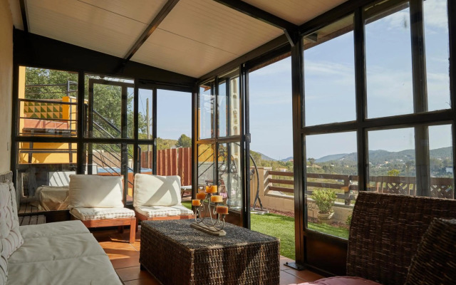 Amazing Vila close to Sitges, jacuzzi, swimming pool & exellent views