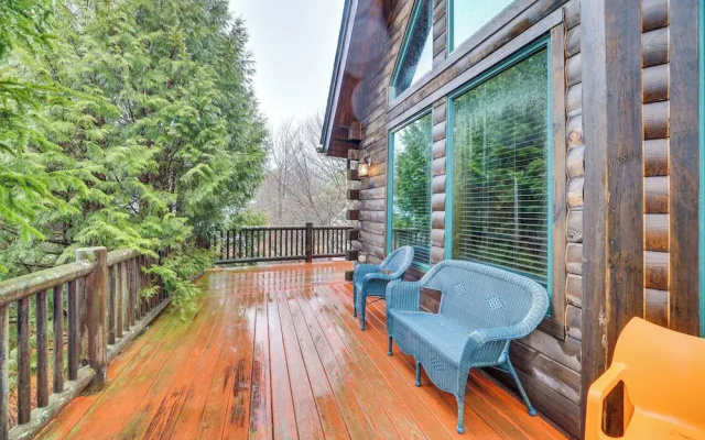 Hot Tub, Deck & Beach Access: Albrightsville Cabin