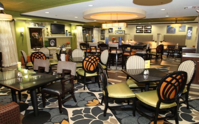 Holiday Inn Express & Suites Huntsville Airport by IHG