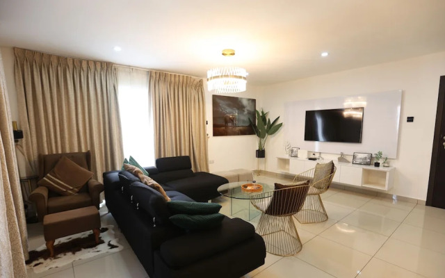 Gallery Luxury Suites by Cozy