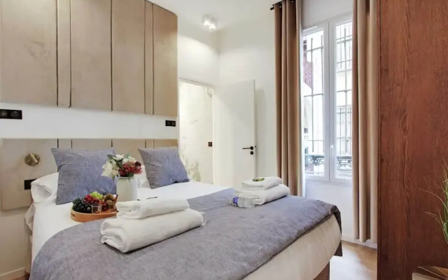 Luxury Apartment With AC Center of Paris