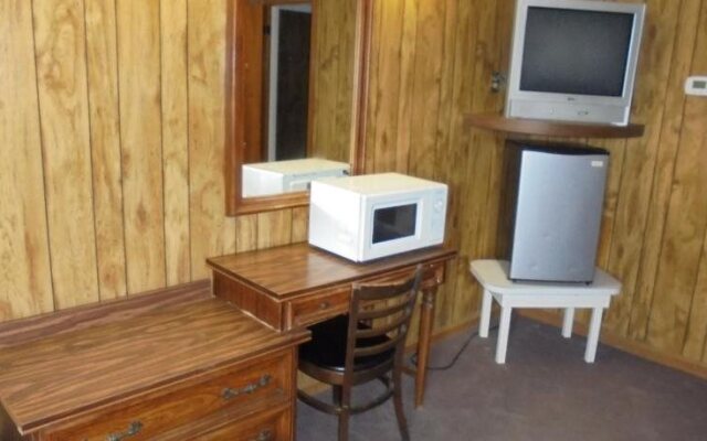 Pine Lodge Motel