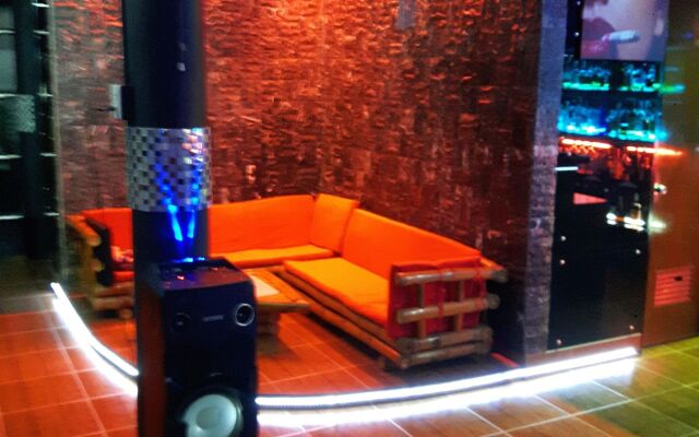 Micky Santoro Hotel & Restaurant