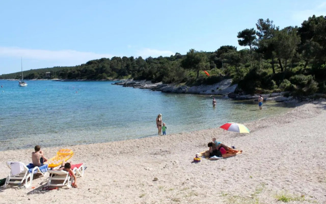Apartments and rooms with parking space Cunski, Losinj - 2498