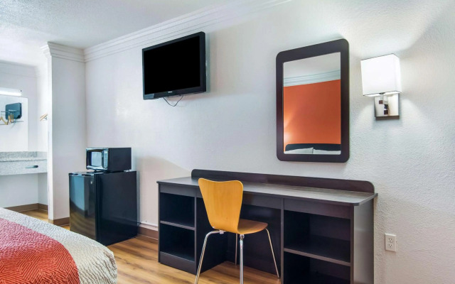 Motel 6 Marshall, TX