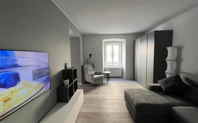 Central Corner House