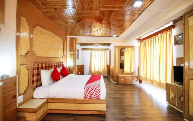 Oyo 18809 Mahamaya Palace