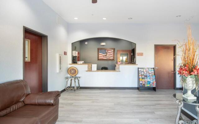 OYO Townhouse Clute Lake Jackson