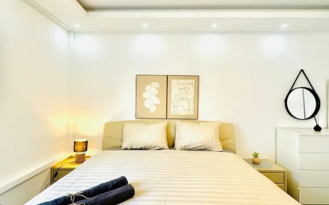 Spacious 7BR Apartment Prime Location