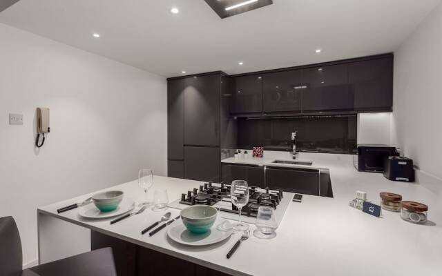 Spacious Canfield Gardens Studio