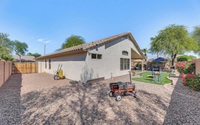 Centrally Located Gilbert Home: Patio & Grill!