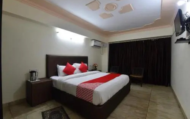 Sandalee Comforts by OYO Rooms