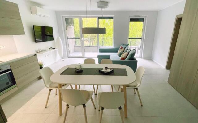 Lakeside Family & Studio Apartments