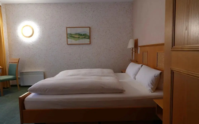 G. Hotel Müller