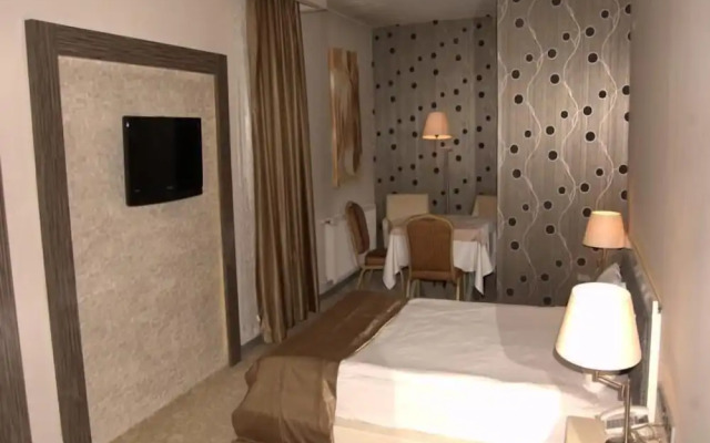 Hotel Ayata