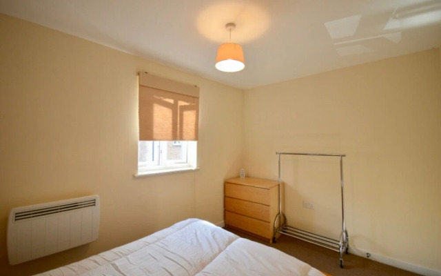 Bright 2 Bedroom Flat in Bedminster
