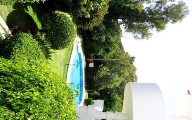 Calle Pinos De Calahonda