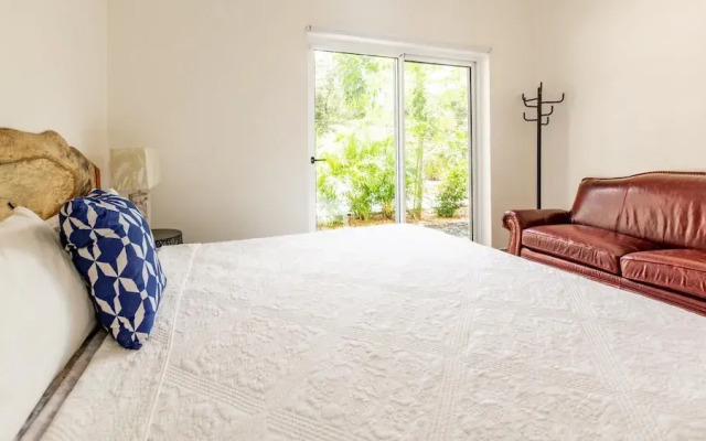 House and Apartment With Private Pool - Walk to Beach