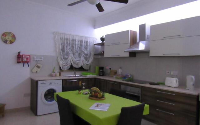 Central Studio Apartment