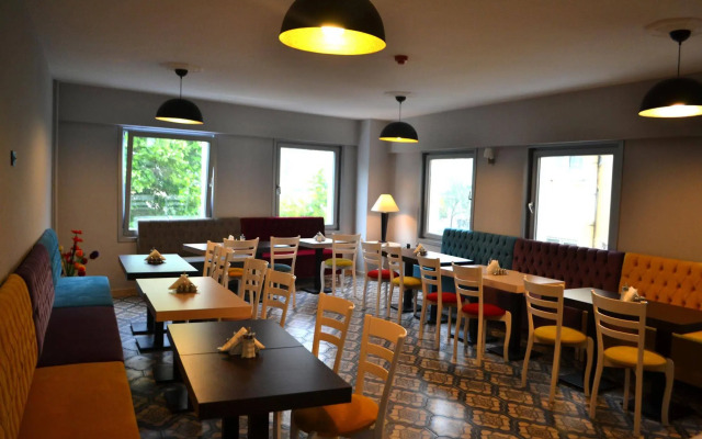 Ixir Hotel
