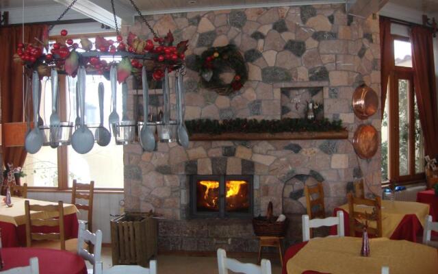 To Balcony tis Agorianis