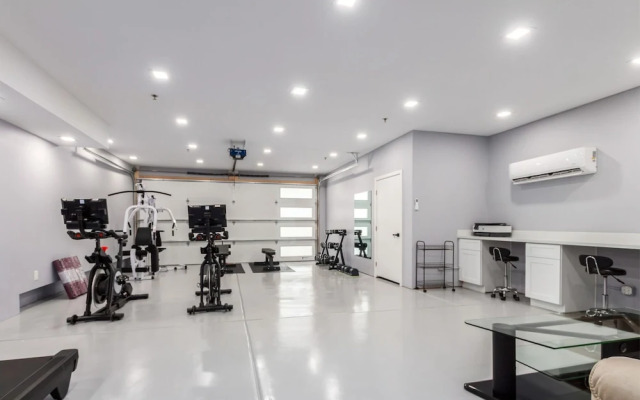 LUX Downtown Studio Balcony Gym Old Town