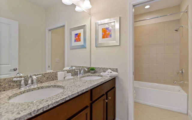 4BR Townhome in Festival