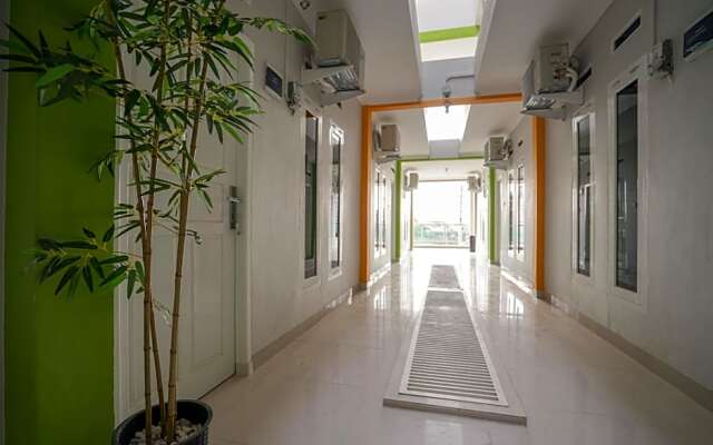 Vaccinated Staff - OYO 948 Vivi Residence Syariah II