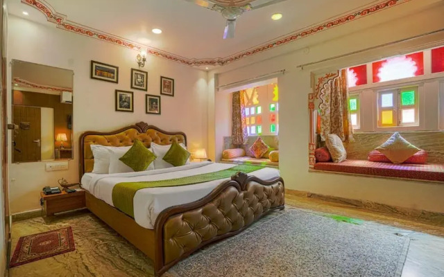 Royal Rafahiya - A Rooftop Lake View Hotel Near Lake Pichola