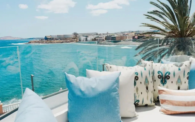 CASA ESPERANZA *Family Home Over the Sea*
