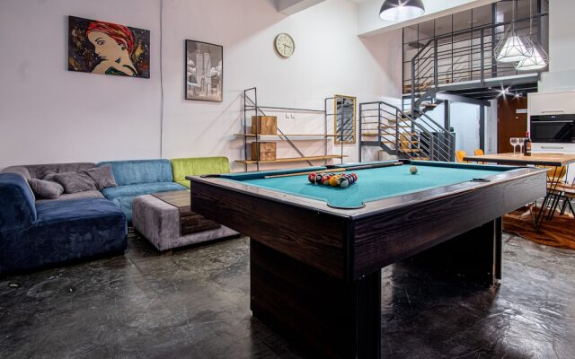 Dream Aparts - Lofty Scheiblera