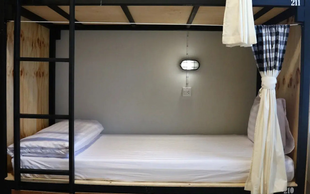 The Neighbors Hostel - Adults Only