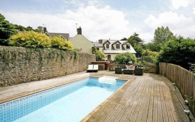 Court Colman Manor
