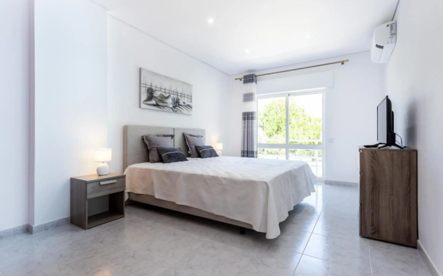 Downtown Lovers Home by Seewest