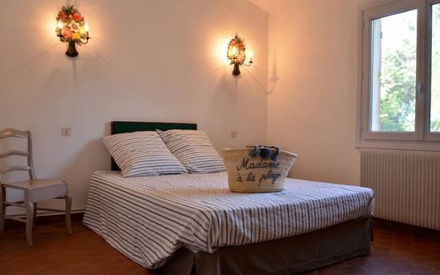 Pretty Holiday Home in Tourtour France Near Lake St. Croix