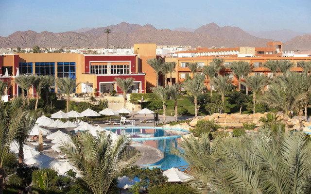 Курортный отель Amwaj Oyoun Resort & Casino