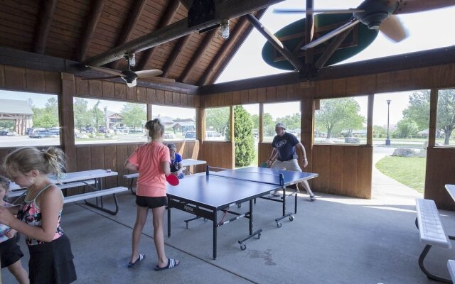 Ozarks Oasis 4 Bedroom Cabin by RedAwning