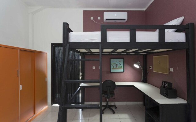 RedDoorz near University of Indonesia