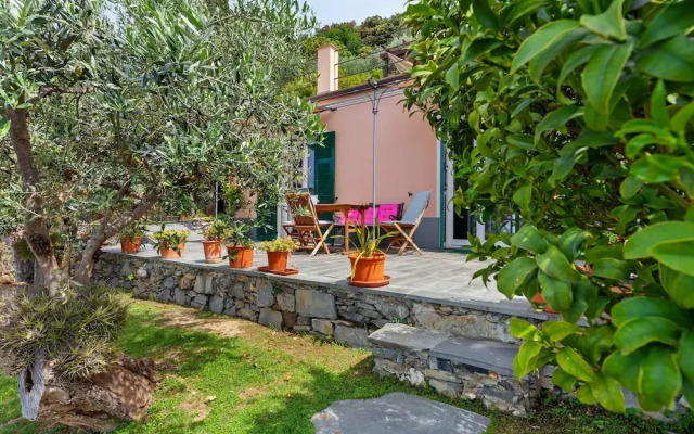 Lovely Apartment in Villa With Garden