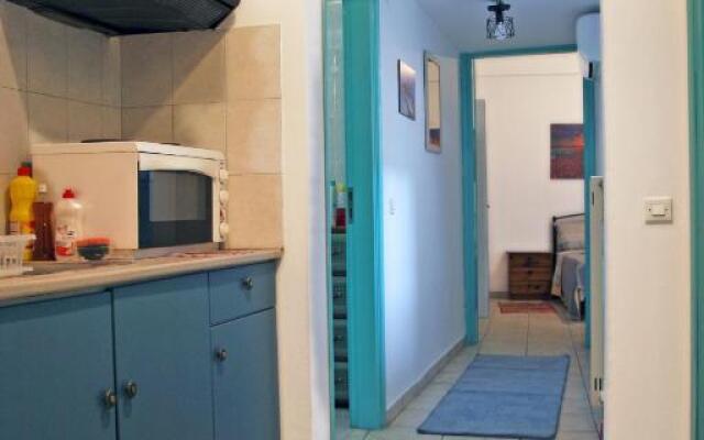 Ρήγας: Όμορφα στο Μεσολόγγι, Διαμέρισμα Β2