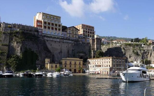 Yacht Suite Sorrento